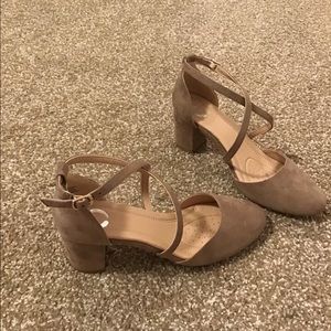 Women’s Pumps in Taupe